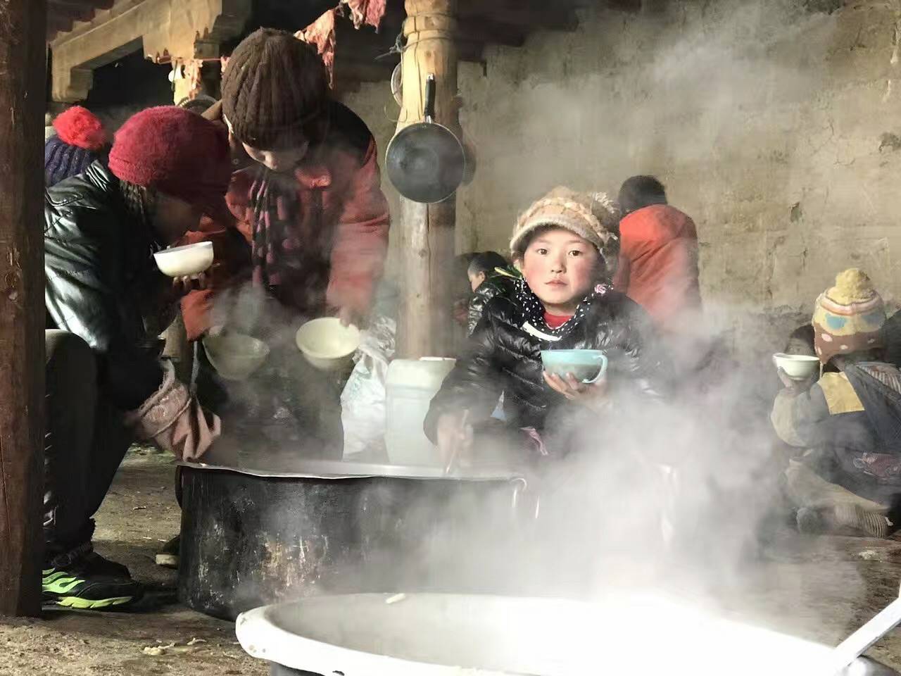 星空官网平台-星空(中国)一站式服务平台公益回顾丨家国同欢月同圆 温暖满载甘孜州(图10)